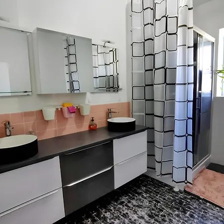 La Maison De La Majore Au Pied De La Cite *