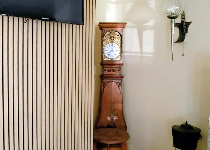 La Maison De La Majore Au Pied De La Cite *